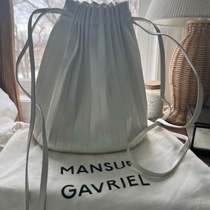 MANSUR GAVRIEL Lamb Pleated Bucket Bag - WHITE